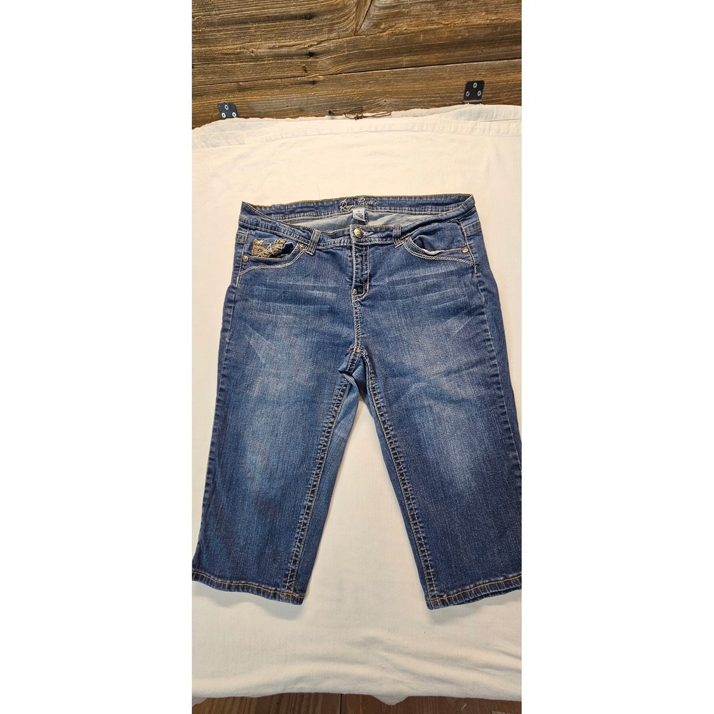 Royal Premium Womens Size 18 Embellished Capri Jeans Medium Wash Stretch Denim